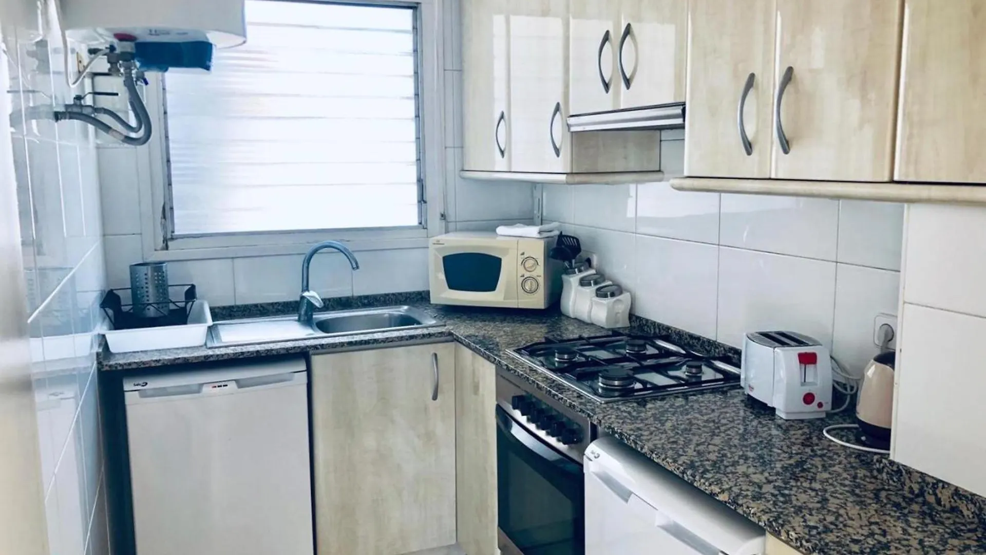 Apartamento Con Terraza Privada Y Wifi En El Corazon De Barcelona - Es-341-5